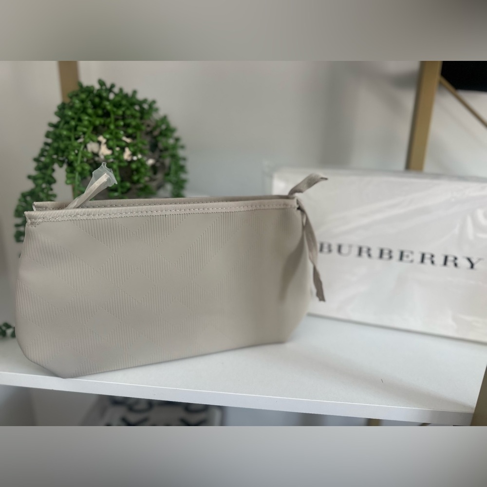 Burberry Beige Cosmetic Bag GWP